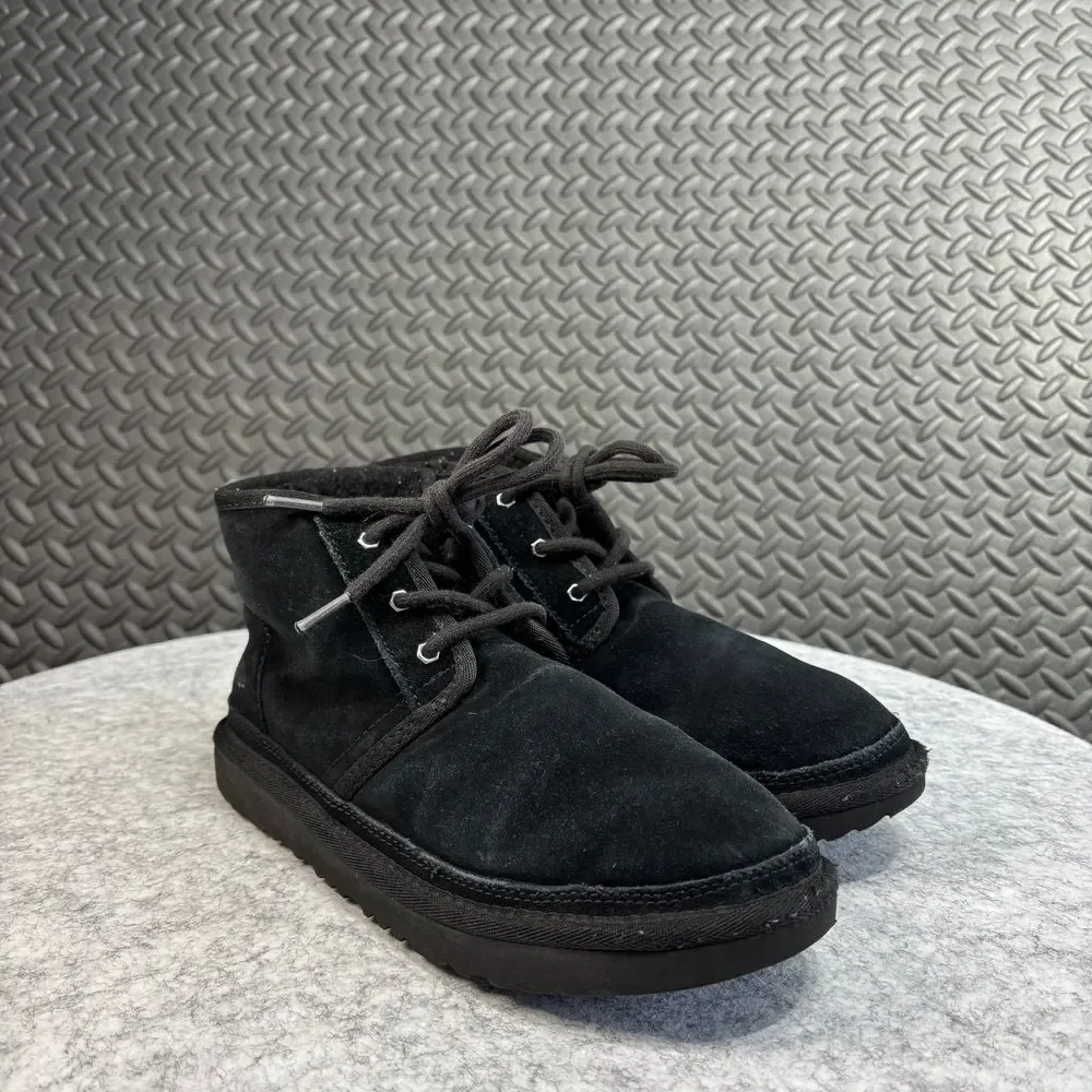 UGG Neumel II Unisex Kid Chukka Boot, Size 6 -‎ Black (1017320K)